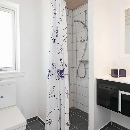 Four-bedroom Holiday In Vaeggerlose 16 * Bøtø By