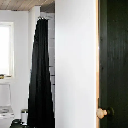 Four-bedroom Holiday In Vaeggerlose 16 度假居 *