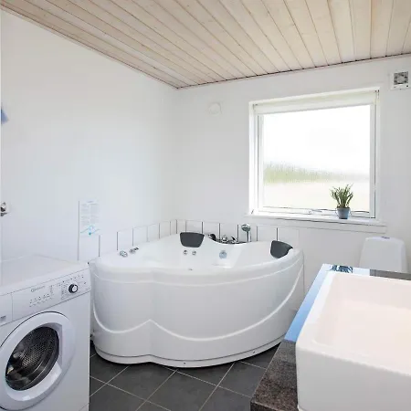 Four-bedroom Holiday In Vaeggerlose 16 度假居 Bøtø By